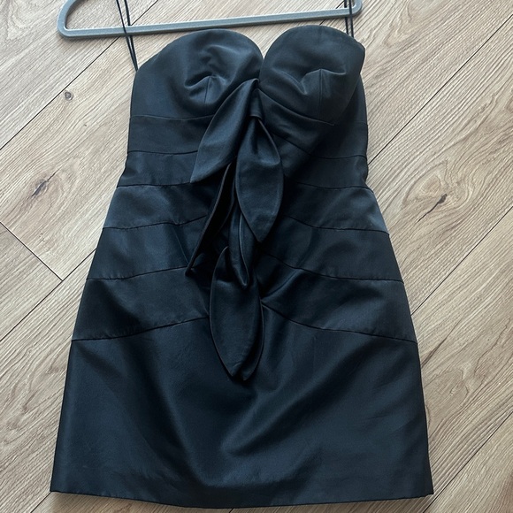 Oscar de la Renta Dresses & Skirts - Oscar de la Renta Black Strapless Dress